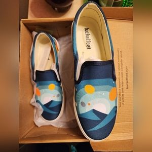 Bucketfeet shoes, women's size 9